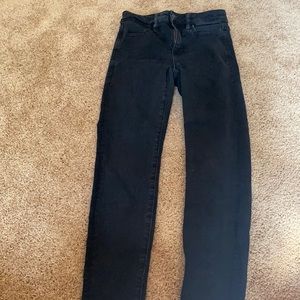American Eagle Size 2 Short Black Skinny Jeans